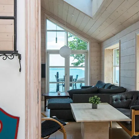 Panoramic Retreat By Water - By Traum